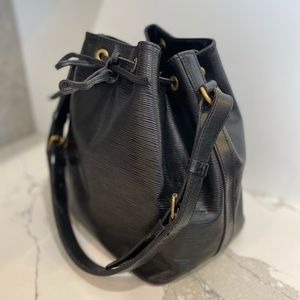 LV Louis Vuitton Petit Noe Epi black